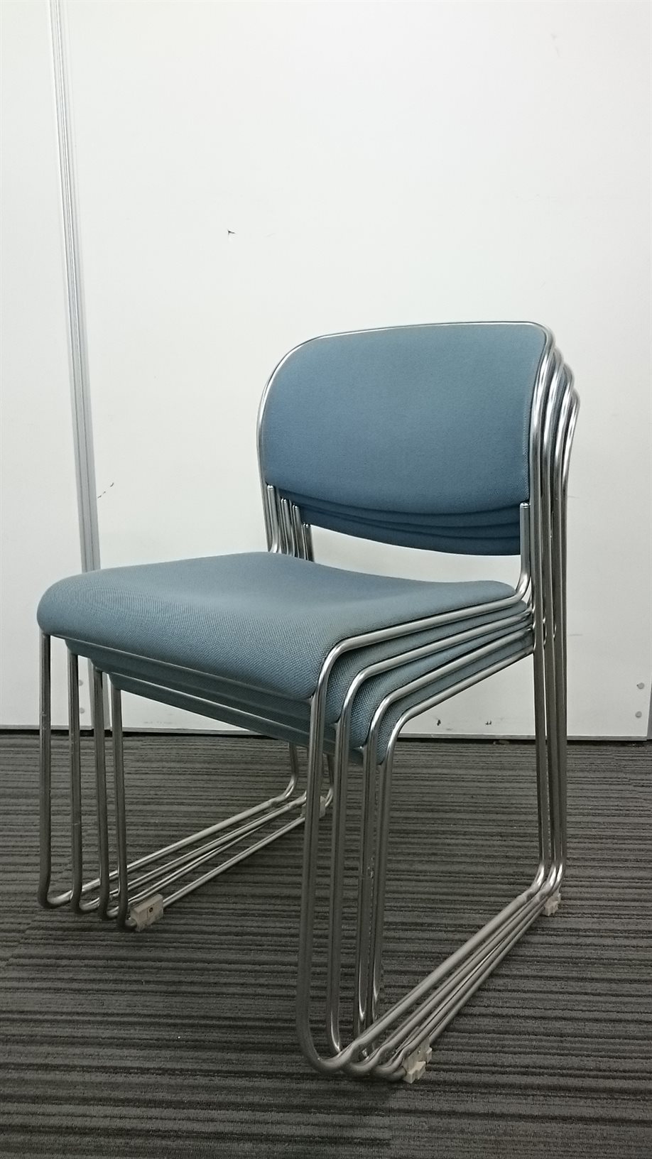 【限定1セット】シンプルで軽い！そんなニーズにお答えしたスタッキングチェア　4脚セット　オカムラ製
                        その他シリーズ
                                    中古
            