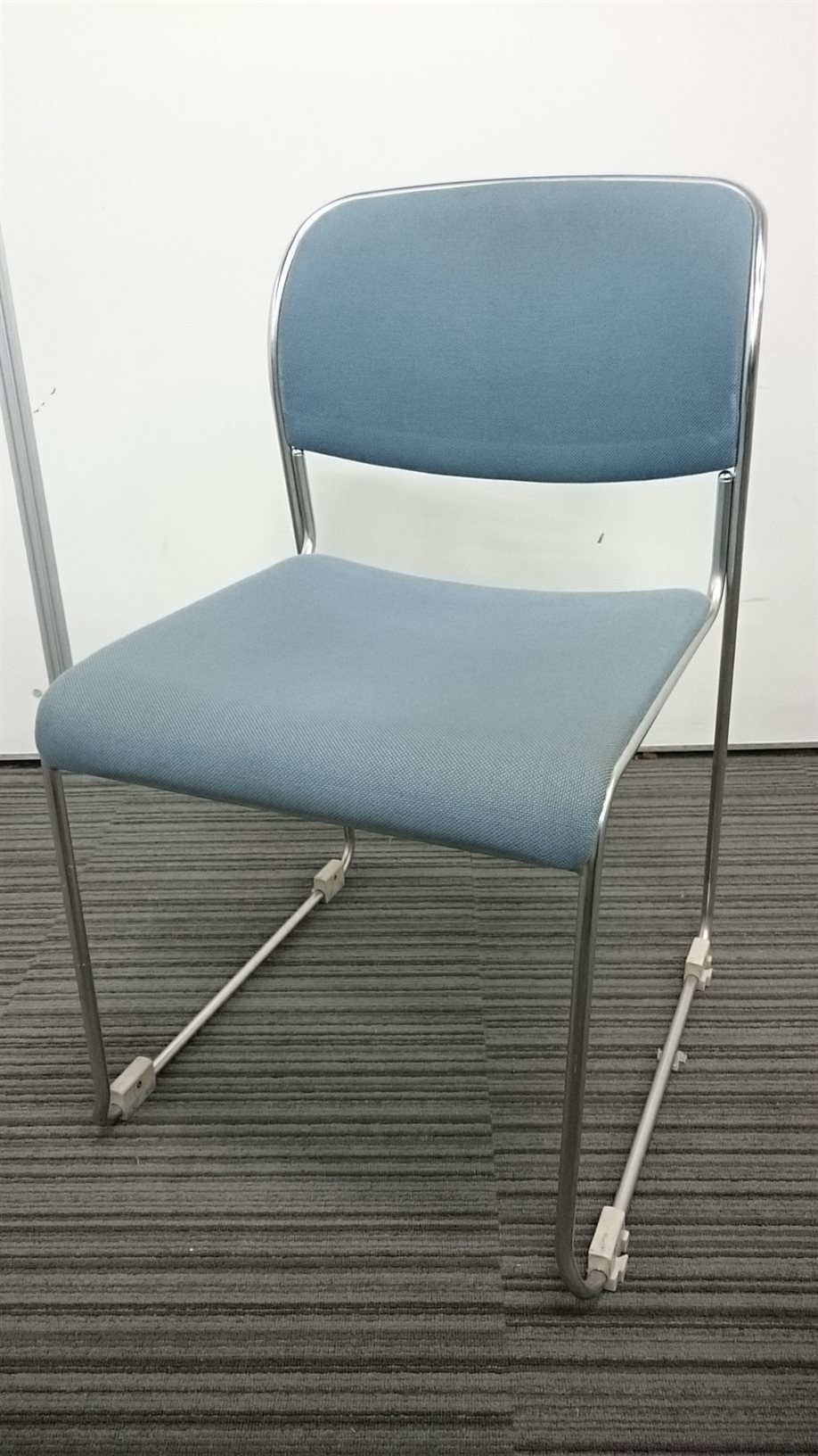 【6脚入荷】シンプルイズベストなザ・スタッキングチェア　ライトブルー　オカムラ製
                        その他シリーズ
                                    中古
            