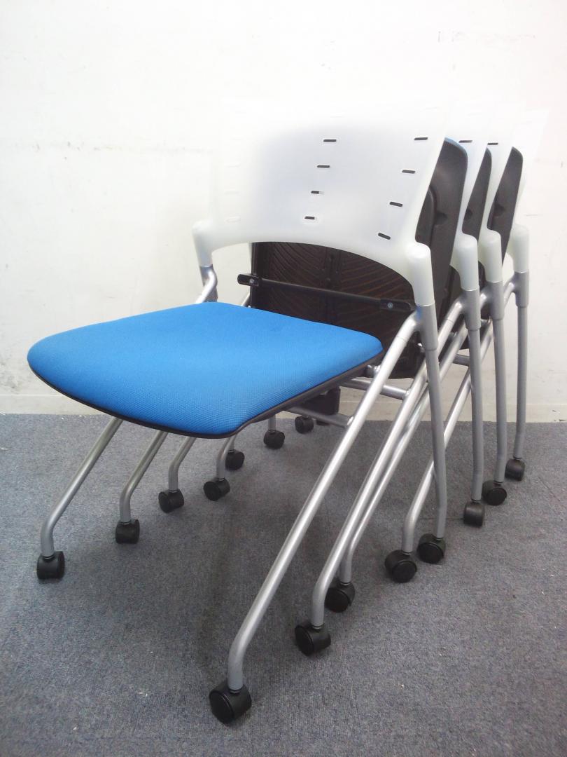 【４脚セット】イトーキ製　マノスチェア｜爽やかなブルーがこれからの季節にぴったり！お得な４脚セットです！
                        マノス
                                    中古
            