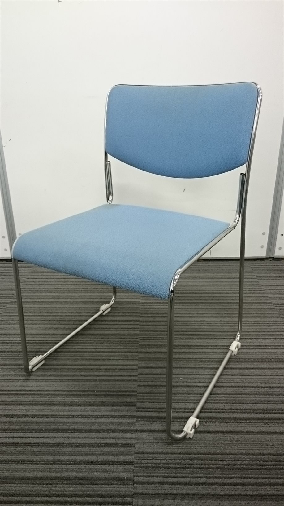 【8台入荷！】まだまだ現役！スタッキングチェア！【プラス製！】
                        その他シリーズ
                                    中古
            