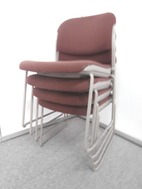 【長時間のミーティングも快適にサポートしてくれます】■オカムラ製　■ピレッティコレクション　■スタッキングチェア
                        ピレッティコレクション
                                    中古
            