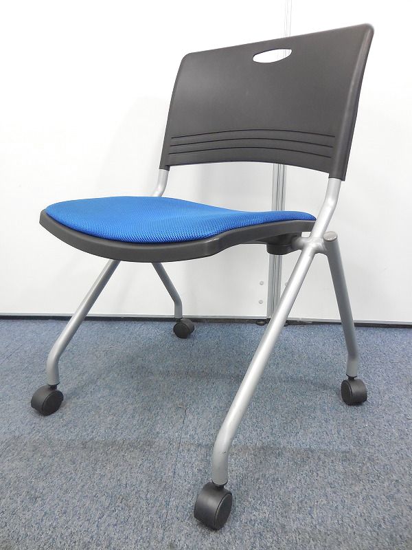 【12脚入荷！】座面メッシュタイプのミーティングチェア！折りたためて収納力も○！
                        -
                                    中古
            