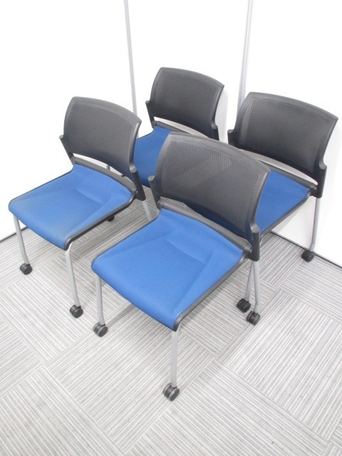 【4脚セット】【会議用に最適!】スタッキングチェア　キャスター付き
                        その他シリーズ
                                    中古
            