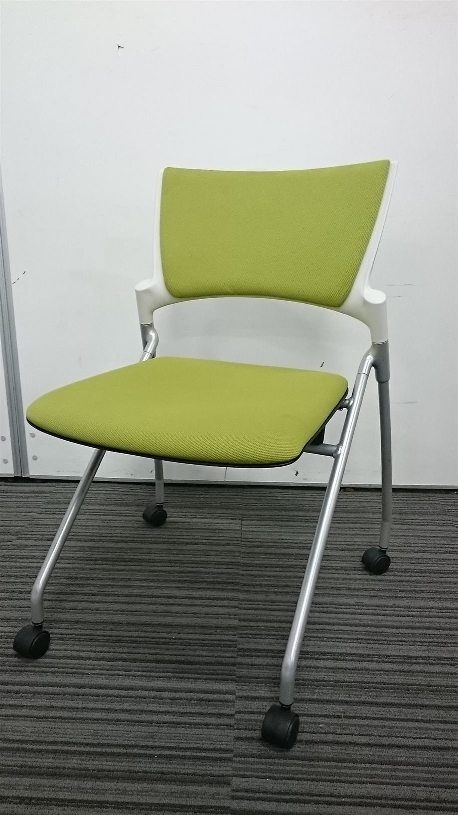 【7台入荷！】人気のマノスシリーズ！ライトグリーンのネスティングチェア！【イトーキ製！】
                        マノス
                                    中古
            