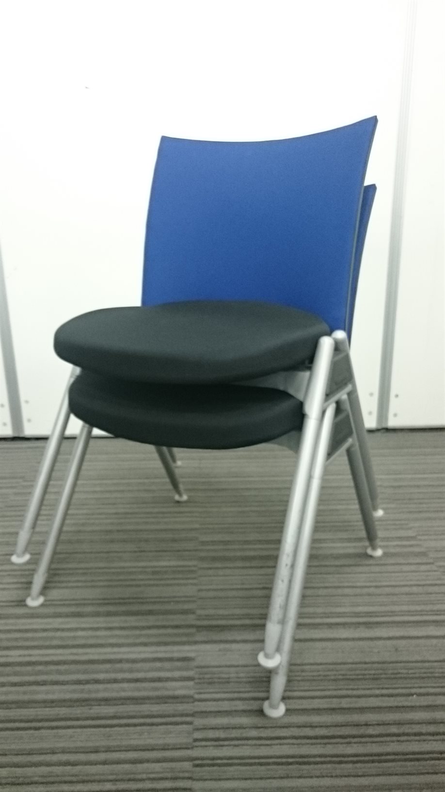 【限定1セット！】ブルーとブラックのオシャレな組み合わせ！【内田洋行製のMX-340シリーズ！】
                        その他シリーズ
                                    中古
            