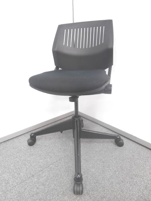 【海外メーカーのスタイリッシュなデザイン性に引き込まれます】■スチールケース
                        その他シリーズ
                                    中古
            