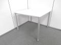 【訳あり商品：ホワイト天板の９００ｍｍ正方形ミーティンテーブル】■オカムラ製　■ミーティングテーブル