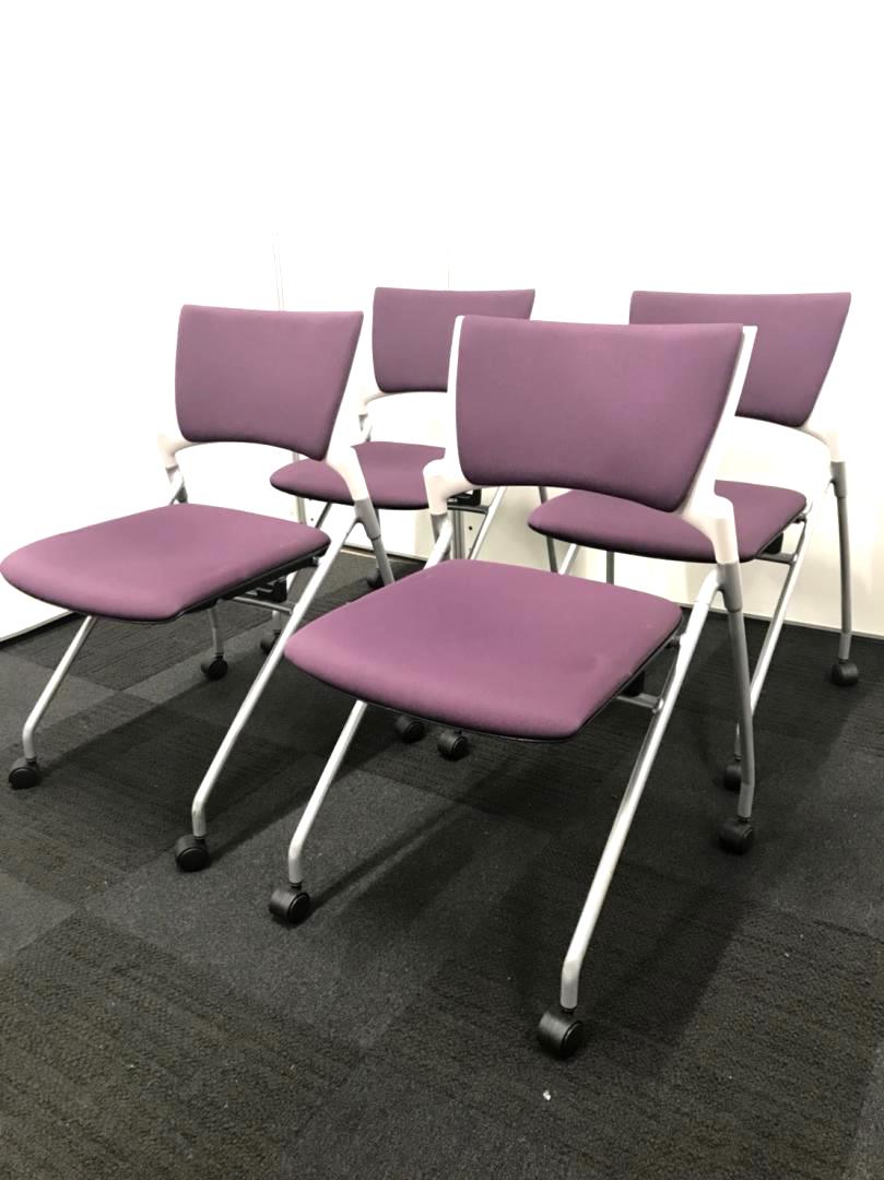 【4脚セットの為、10%OFF】座面跳ね上げ式、キャスター付の為、収納しやすいチェアです！
                        マノス
                                    中古
            