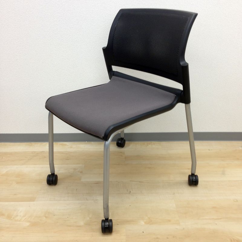 【どんなシーンにもマッチするデザイン!!】平行に収納できるので省スペース!!ウチダ製のネスティングチェア!!
                        その他シリーズ
                                    中古
            