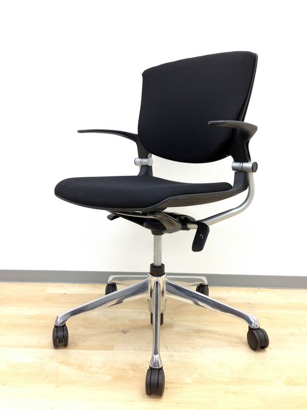 【オープン記念特価】【グッドデザイン賞受賞のハイセンスチェア】オカムラ製　グラータ
                        グラータ
                                    中古
            