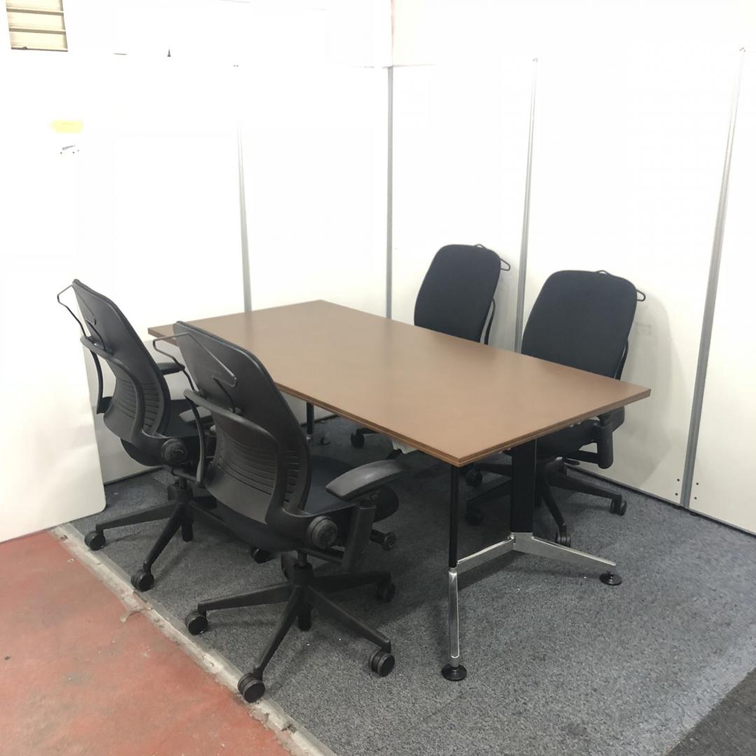 【豪華ミーティングセット】ミーティングテーブルとリープチェアセット
                        その他のシリーズ
                                    中古
            