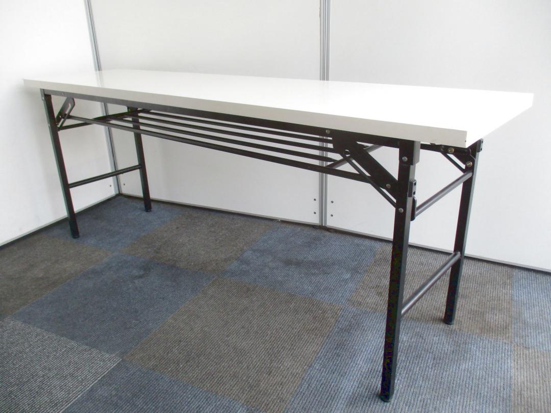 【大量22台の入荷！】使い勝手の良いテーブル！【簡易で便利！】
                        　
                                    中古
            