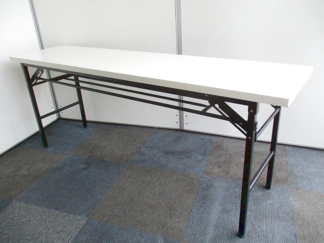 【天板に凹みございます】状態を気にされない方におすすめ【便利な折りたたみテーブル】
                        　
                                    中古
            