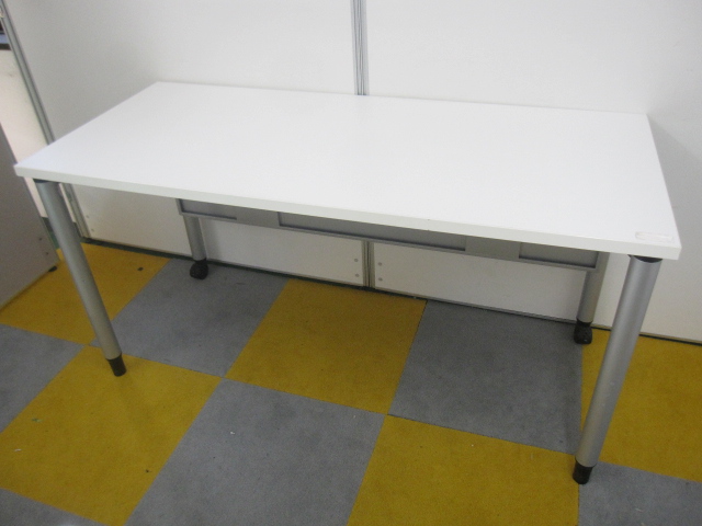 【片側キャスターで移動ラクラク！】【会議室や休憩室に！】平机やデスクとしても使えるミーティングテーブル
                        JUTO
                                    中古
            