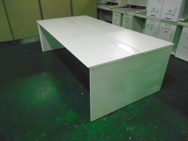 【関西倉庫在庫】【人気のホワイト】横幅2,400mm　4名様でご利用ください。
                        アルプレイス
                                    中古
            