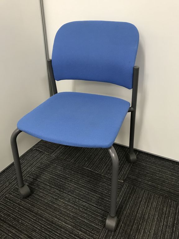 【残り1脚のため特価品!!】■ブルーで爽やかな空間を演出!
                        その他シリーズ
                                    中古
            