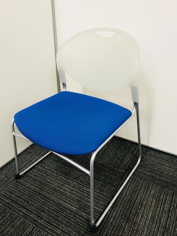 【定番ブルースタッキングチェア入荷!】■限定7脚、今のうちに!!
                        その他シリーズ
                                    中古
            