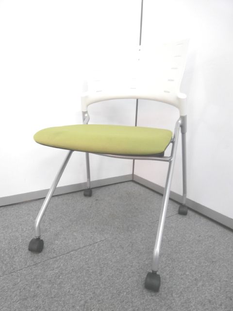 【キャスターが付いていて移動がラクラク・座面が折り畳めて便利】■イトーキ　■マノス　■ネスティングチェア
                        マノス
                                    中古
            