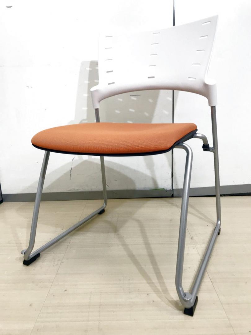 【2脚限定】【イトーキ製】マノスシリーズ　長時間使用でも、疲労感の少ないやわらかな座り心地
                        マノス
                                    中古
            