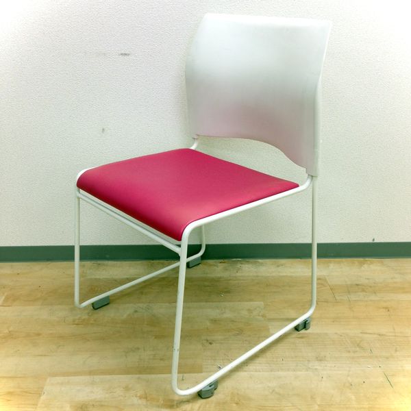 【4脚限定】ビビットなピンクでおフィシーンにアクセントを！！スタッキングタイプで重ねて収納可能！！【期間限定】
                        その他シリーズ
                                    中古
            