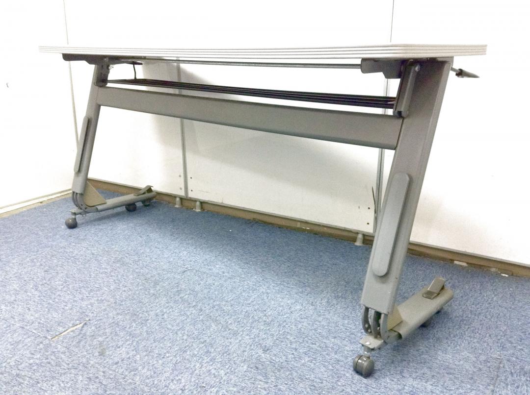 【少し使用感有りの為　特別価格！！】サイドスタックテーブル　天板折りたたみ可能 　キャスター付き
                        その他シリーズ
                                    中古
            