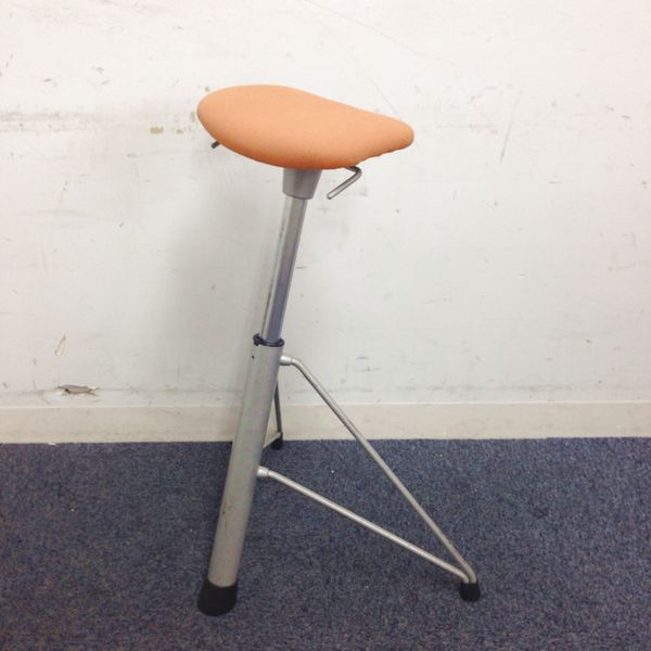 【ハイチェア】オカムラのオシャレな椅子が入荷！オレンジ色です！
                        その他シリーズ
                                    中古
            