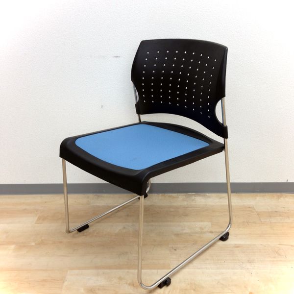 【大量入荷！100脚以上！】■コクヨ製スタッキングチェア　重ねられて片付け可能！
                        その他シリーズ
                                    中古
            