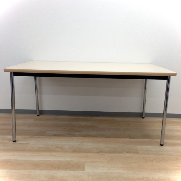 【落ち着いたナチュラルカラー！】奥行き900mmで広く使えます！空いたスペースにいかがでしょうか！【ミーティングテーブル】
                        その他シリーズ
                                    中古
            