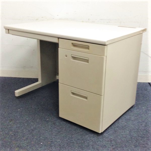 【コスト重視】【ジャンク品】1台限定！コクヨ製のスチール片袖デスク
                        旧BS
                                    中古
            