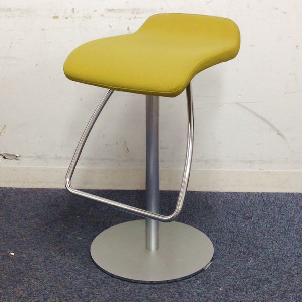 【在庫入れ替え価格】【カウンターチェア】オカムラのオシャレな椅子が入荷！【オカムラ】【メルチェ】
                        その他シリーズ
                                    中古
            