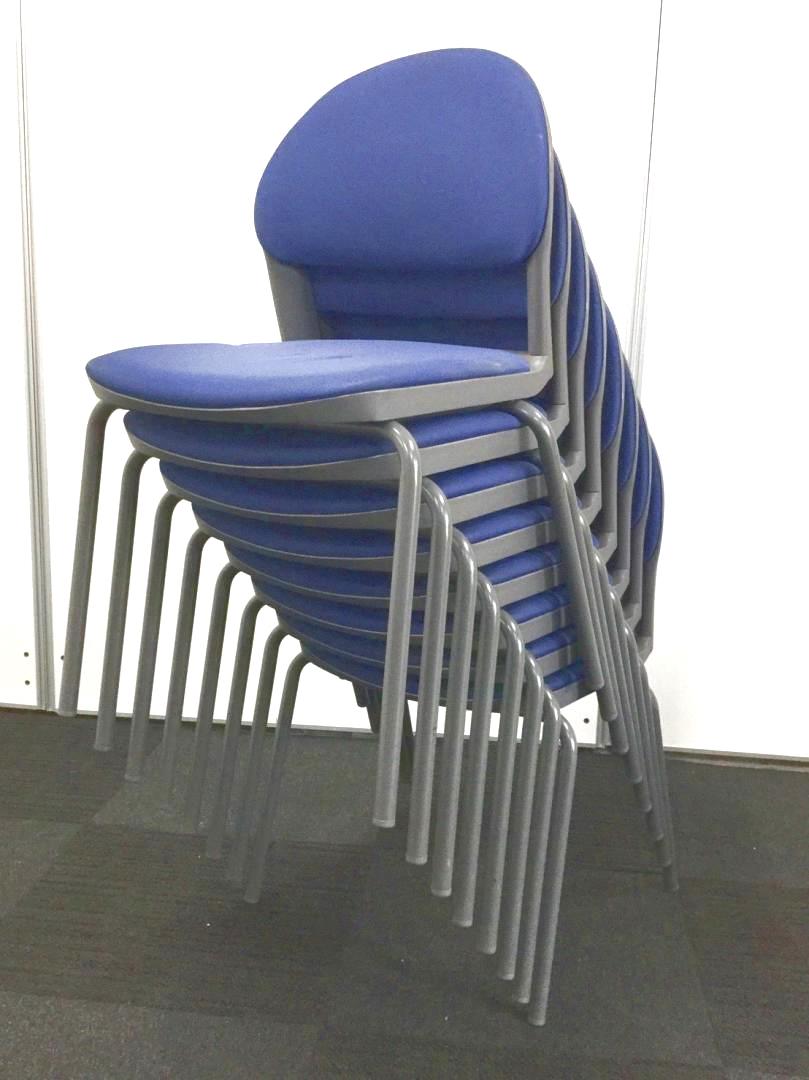 【残り1点の為、特価品！】8脚セット!　積み重ね可能なので収納スペースを取りません！
                        １５０シリーズ
                                    中古
            