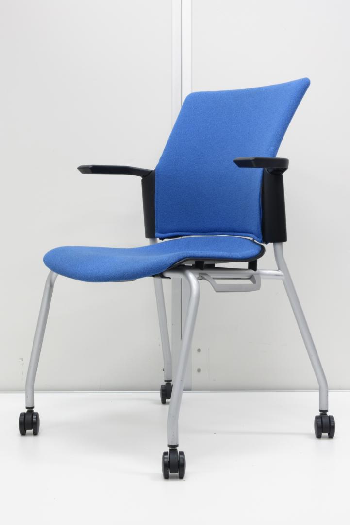 【キャスター付スタックチェア!!】重ねて収納省スペース!!【人気のブルー!!】
                        Cheddar
                                    中古
            