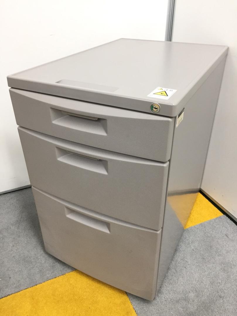 【2台入荷！】【状態良好！】【デスク回りの収納力アップ！】3段ワゴン
                        CZ
                                    中古
            