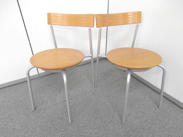 【国産メーカー木製のレア商品！！２脚セット】■コクヨ製　■木製　■スタッキングチェア
                        その他シリーズ
                                    中古
            