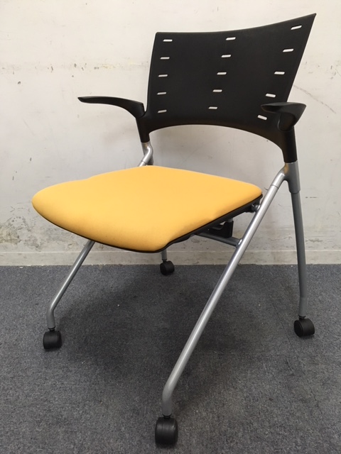 【10脚入荷】イトーキ製　マノスチェア｜明るいカラーのネスティングチェア入荷致しました！使い勝手抜群です！
                        マノス
                                    中古
            