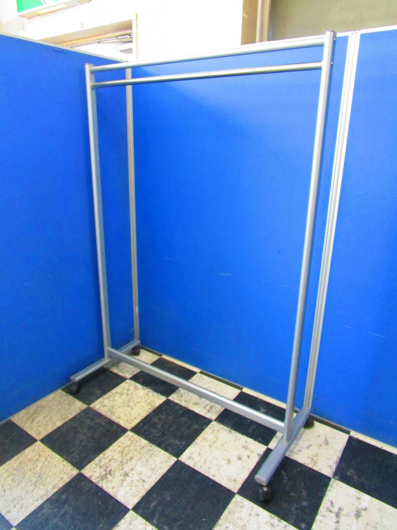 【1台あるだけで違う！便利なコートハンガー】
大きいサイズのコートハンガー入荷致しました！
キャスターもついている為、置き場所の変更も自由自在！

                        指定無し
                                    中古
            