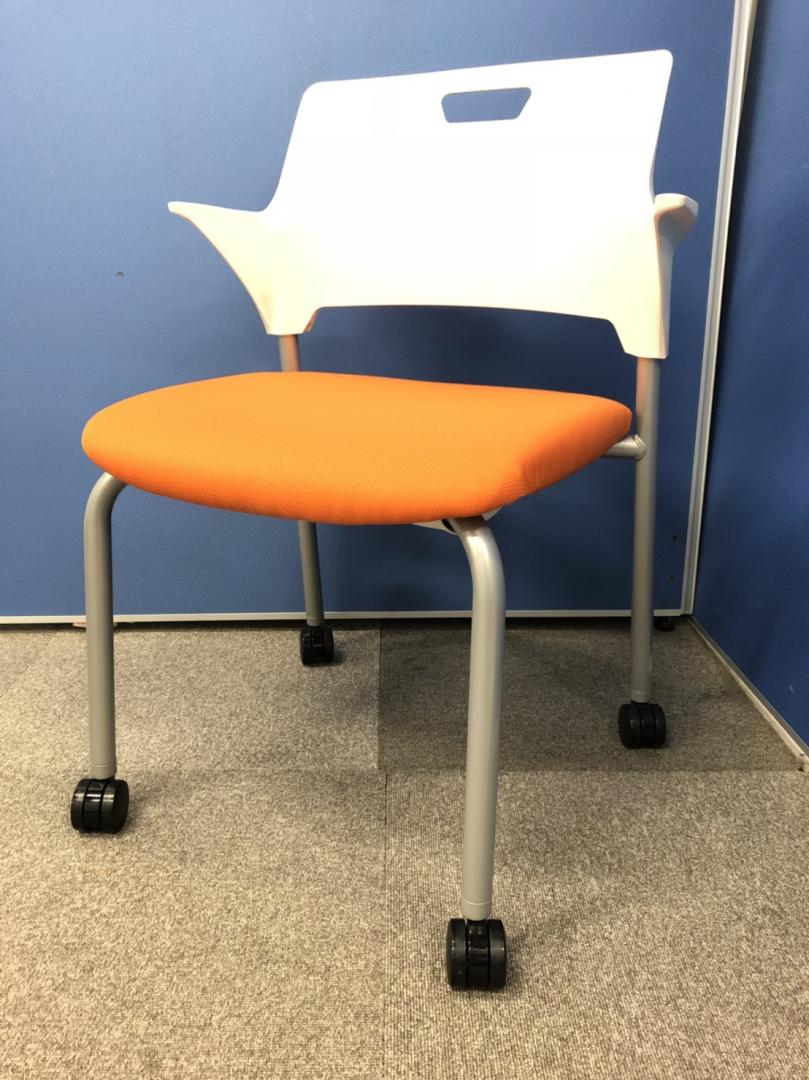 【メーカー定価より85％OFF】カラフルなスタックチェア【展示使用品のため特価】
                        その他シリーズ
                                    新古品
            