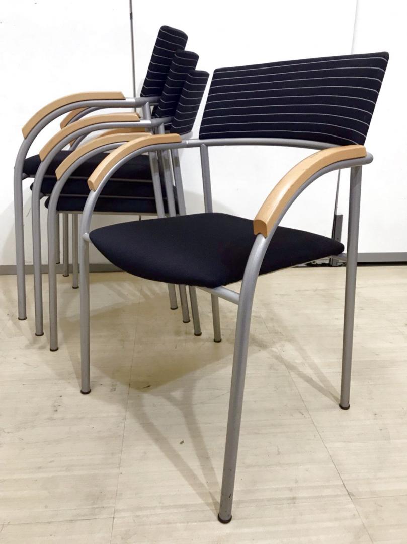 【4脚セット販売】おしゃれなスタッキングチェアの入荷です！肘も付いておりますので、ゆったり座ることができます！
                        その他
                                    中古
            
