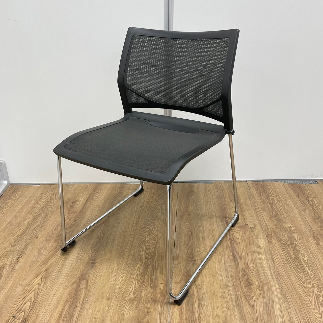 【メッシュ会議チェア】オカムラ製ツァルトシリーズ　スタッキングチェア入荷
                        ツァルト
                                    中古
            