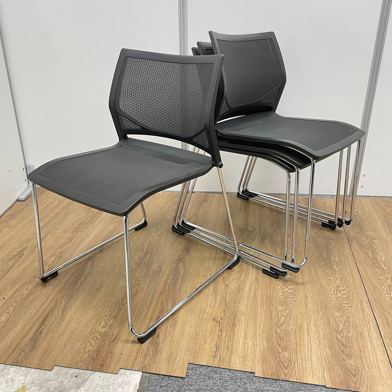 【4脚セット価格】ブラック色でオシャレなスタッキングチェア
                        ツァルト
                                    中古
            