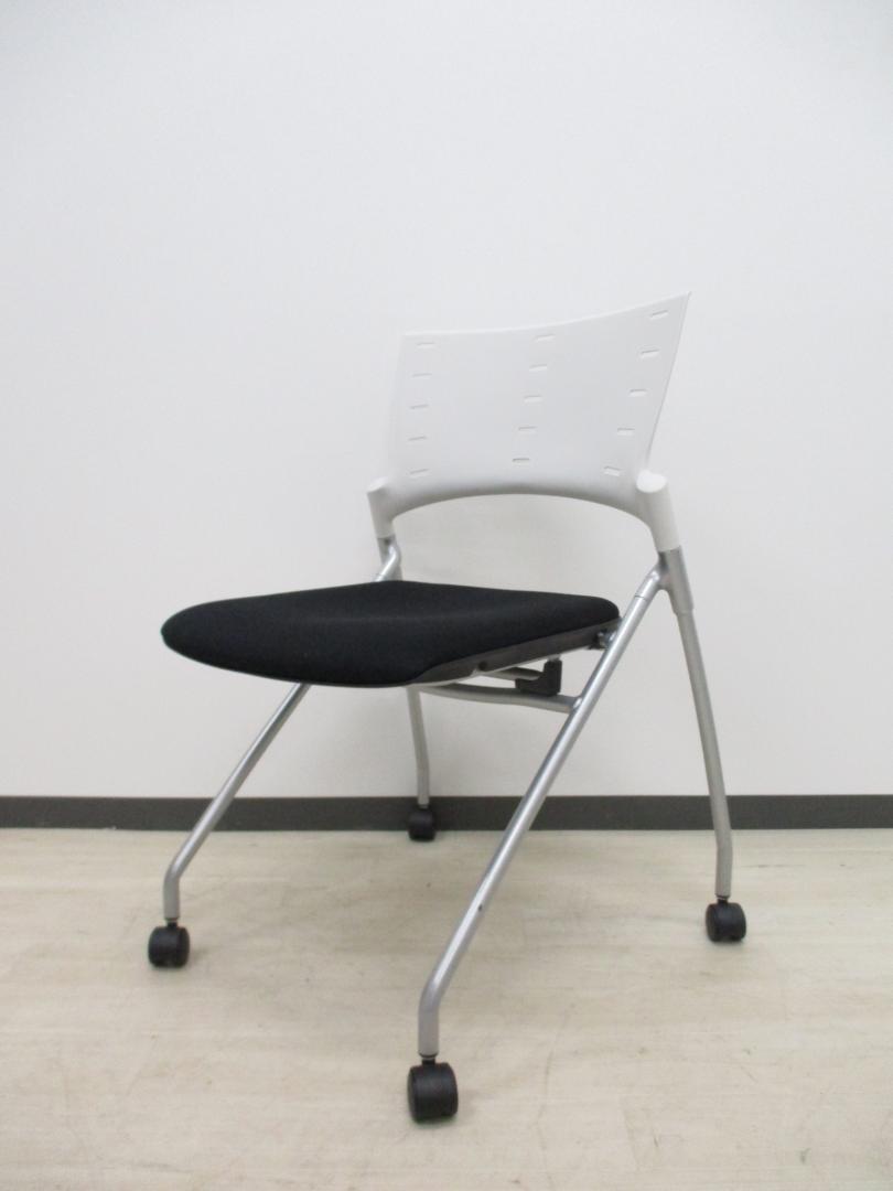 【2脚限定】■人気シリーズ！落ち着いたブラック色の入荷です！デザイン性、座り心地の良いミーティングチェア‼
                        マノス
                                    中古
            