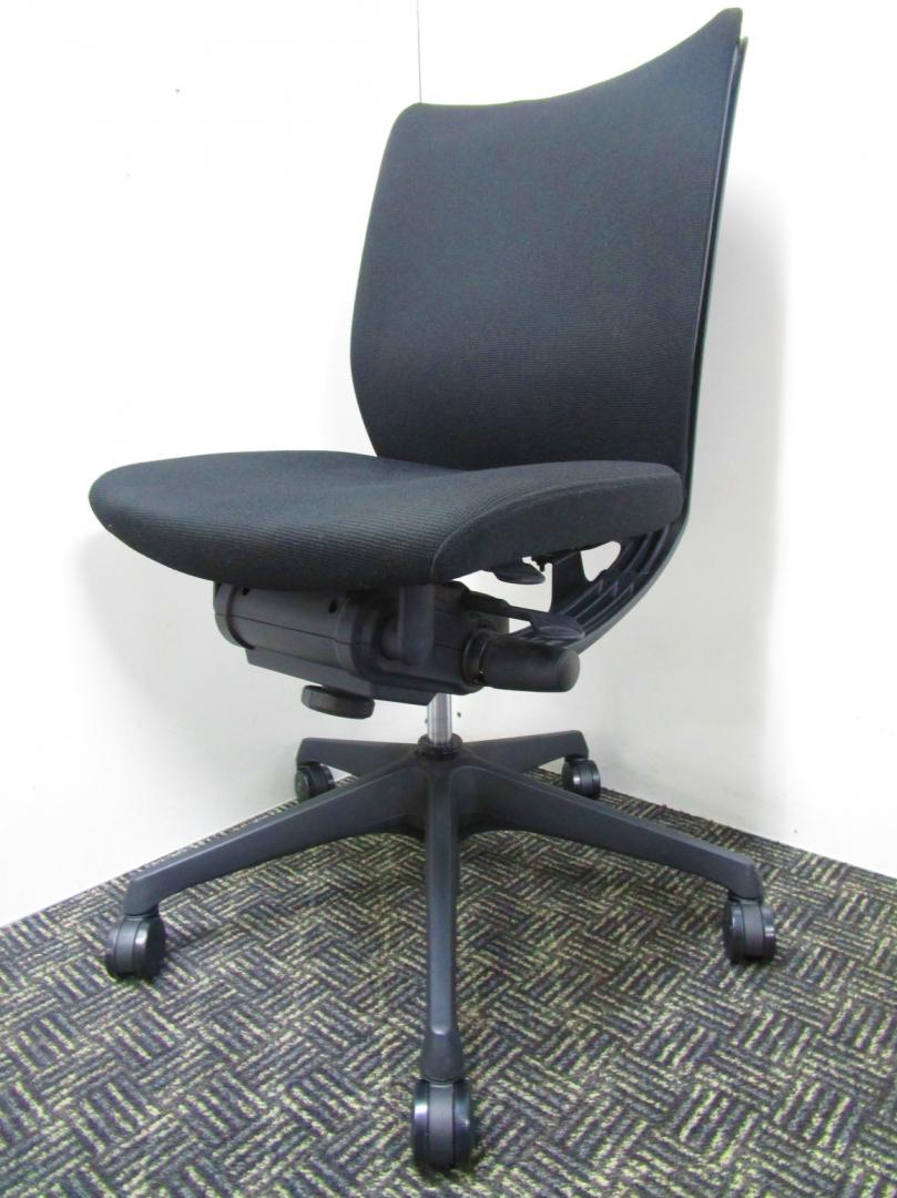 【あと4脚！】オカムラ製ヴィスコンテ　◆カバーを外せばメッシュに！　◆汚れが目立ちにくいブラック　◆高機能なのに安い！　【さいたま店】
                        ヴィスコンテ
                                    中古
            