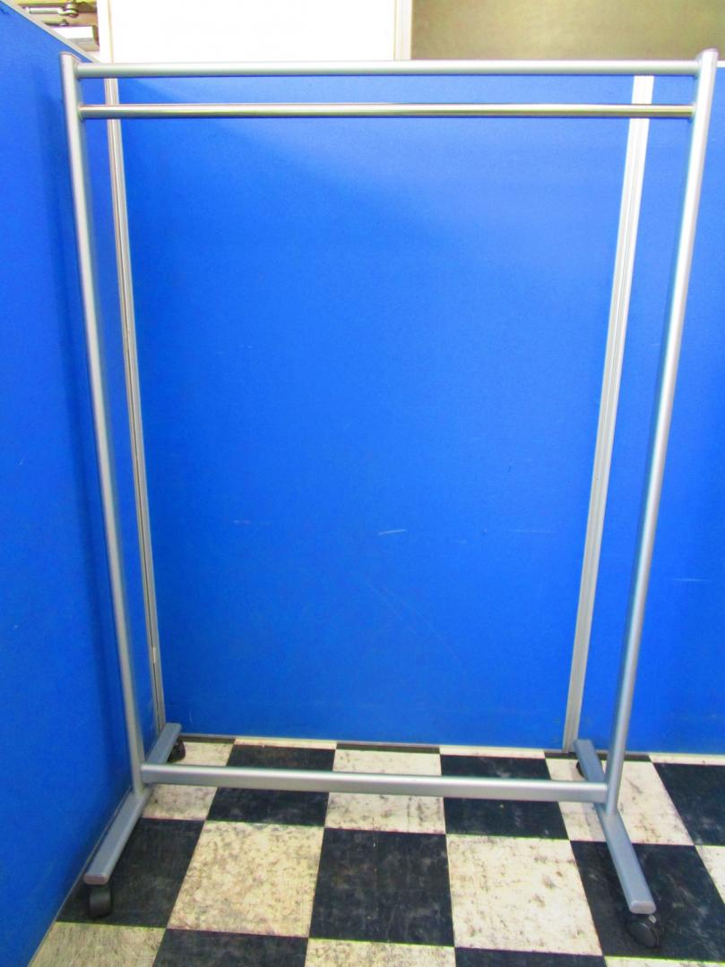 【ブルーカラーのスタッキングチェアまとめて入荷しました！】
貴重な肘付スタッキングチェア入荷しました！
カラーも人気のブルーです！
                        指定無し
                                    中古
            