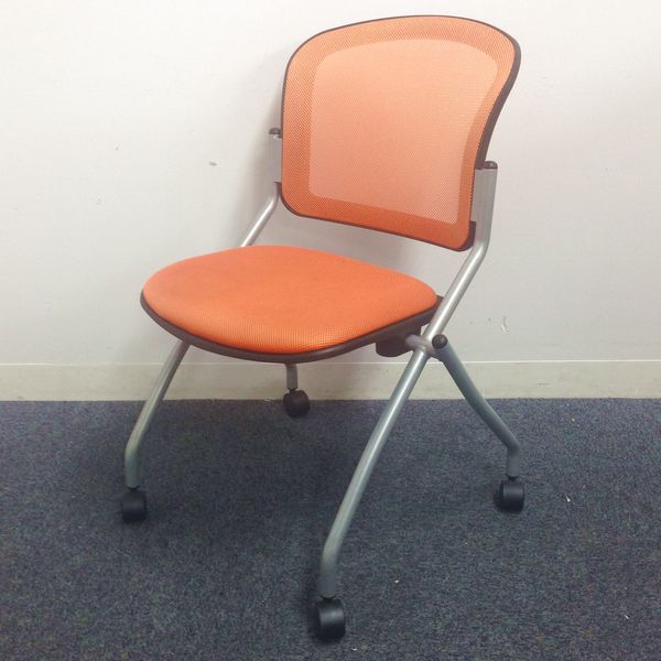 【4脚揃い！】状態良好のネスティングチェア【キャスター付き｜会議用チェア】【メッシュ】
                        その他シリーズ
                                    中古
            