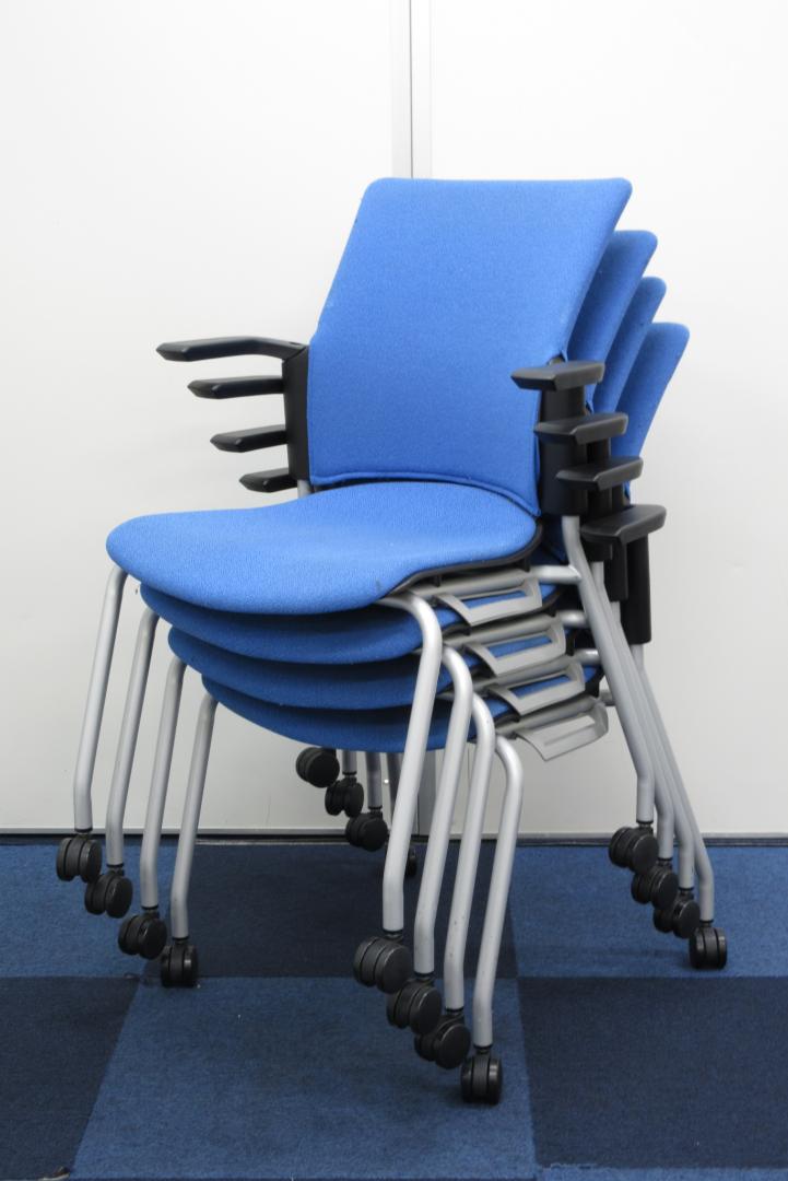 【セット購入でお買い得!!】使わない時には重ねて収納可能!!【人気の高いブルー!!】
                        Cheddar
                                    中古
            