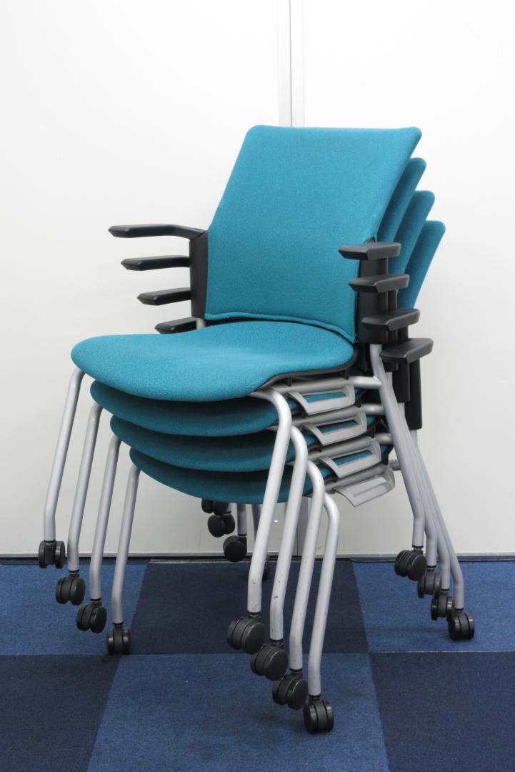 【纏め買いでお安くご提供!!】キャスター付きで移動が楽々!!使わない時は重ねて収納!!【爽やかなグリーン!!】
                        Cheddar
                                    中古
            