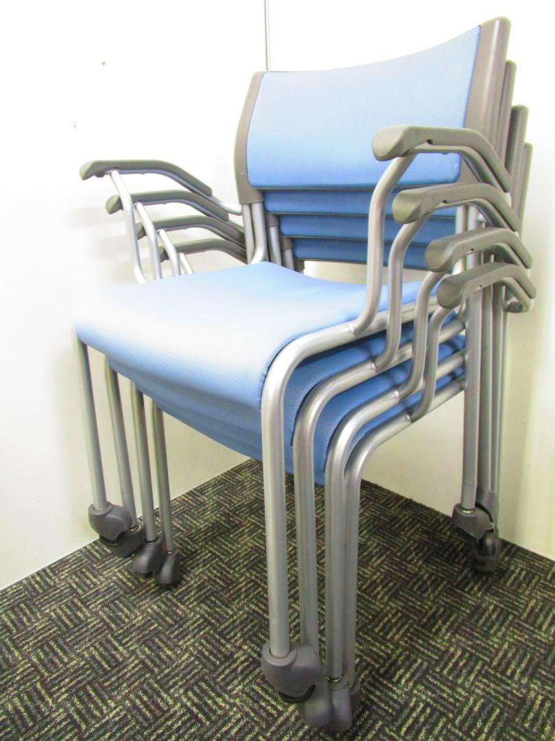 【まとめてご購入で￥16,000⇒￥14,400！１割お買い得！】会議室で大人数で打ち合わせ、セミナーを開催するときには重宝します！【中古オフィス家具】【さいたま市】
                        CM320シリーズ
                                    中古
            