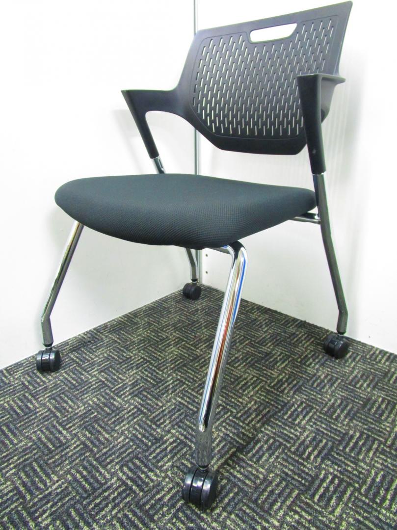 【レア商品入りました！】2018年カタログ現行機のパートチェア！使用しないときは重ねてスペースを空けられる！【中古オフィス家具】【さいたま市】
                        パート
                                    中古
            