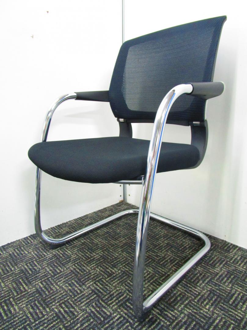 会議室のお供にピッタリなコミュニケーションを積極支援するミーティングチェアー【中古オフィス家具】【さいたま市】
                        サテリテ
                                    中古
            