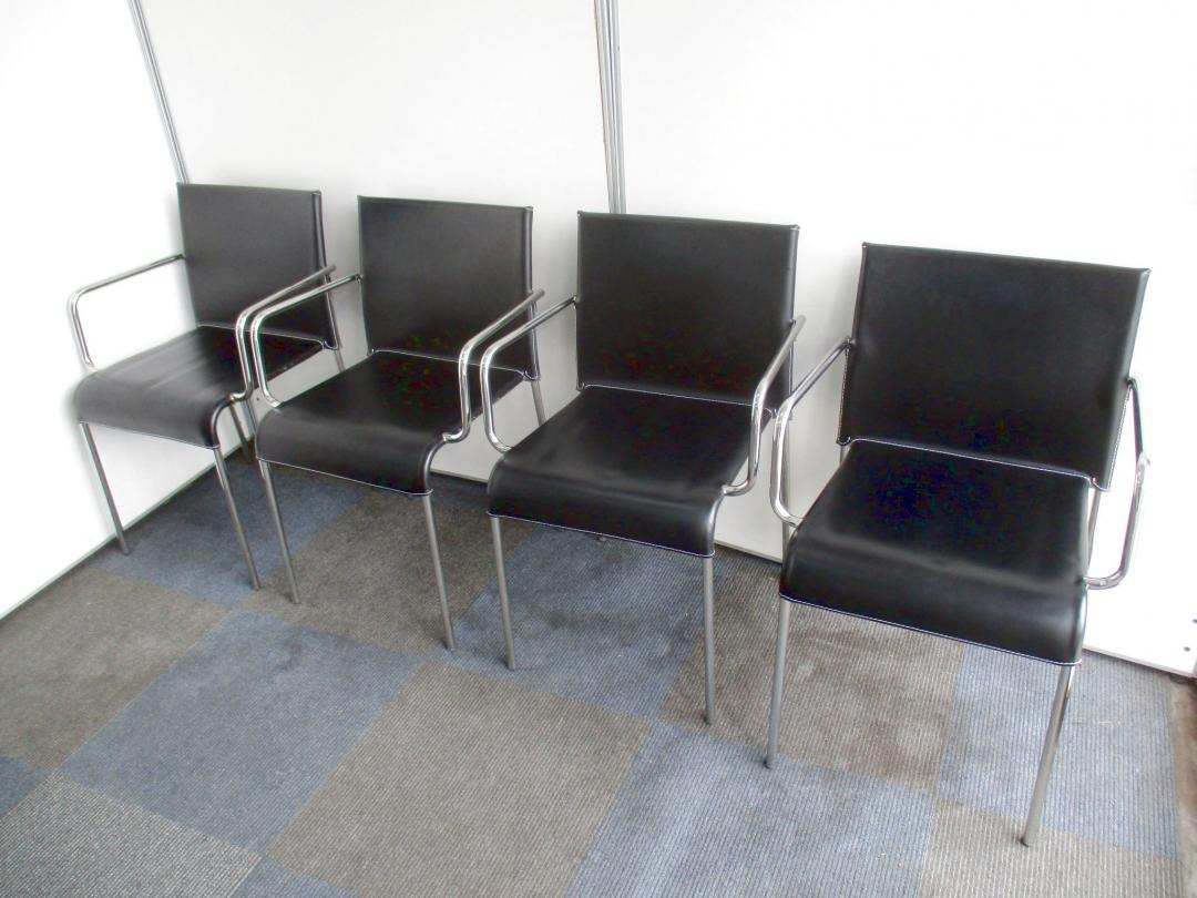 【お得なセット商品！】希少な革張りチェア！【4脚1セット】
                        　
                                    中古
            